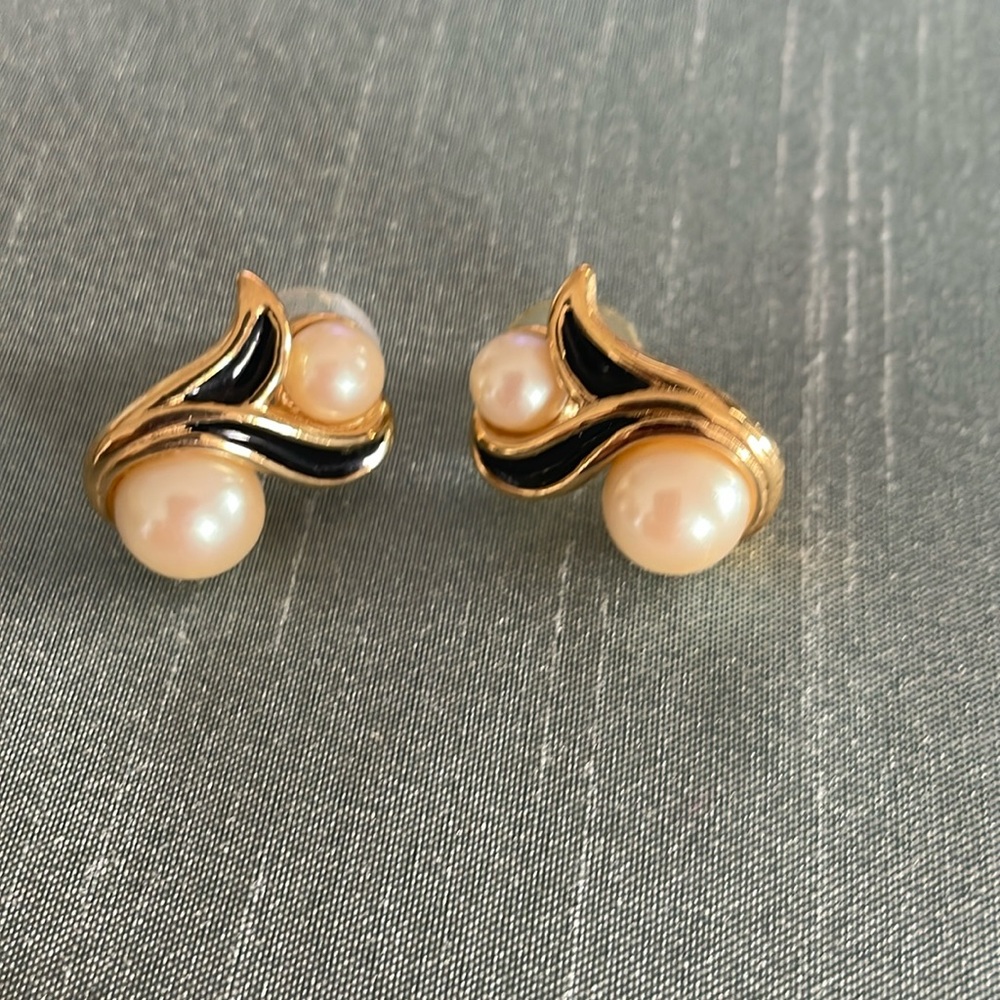 Pierced Earring’s. Black & Gold